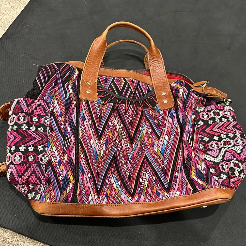 Nena & co convertible day bag with all straps. Excellent use condition.